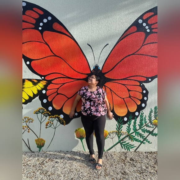 Meet your Posher, Juana - Picture 2 of 2